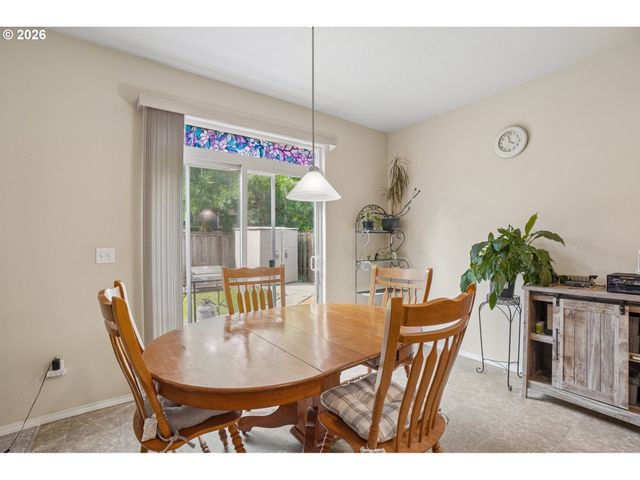 759 Se CAMELLIA Ct, Hillsboro, OR 97123