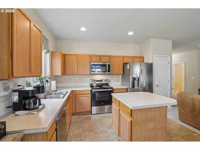 759 Se CAMELLIA Ct, Hillsboro, OR 97123