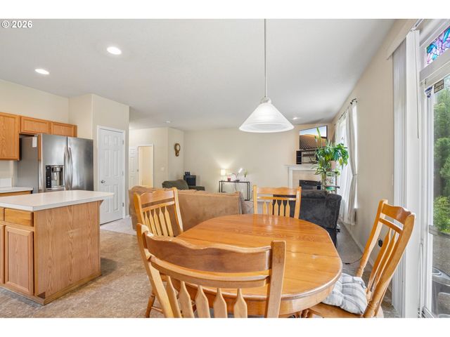 759 Se CAMELLIA Ct, Hillsboro, OR 97123