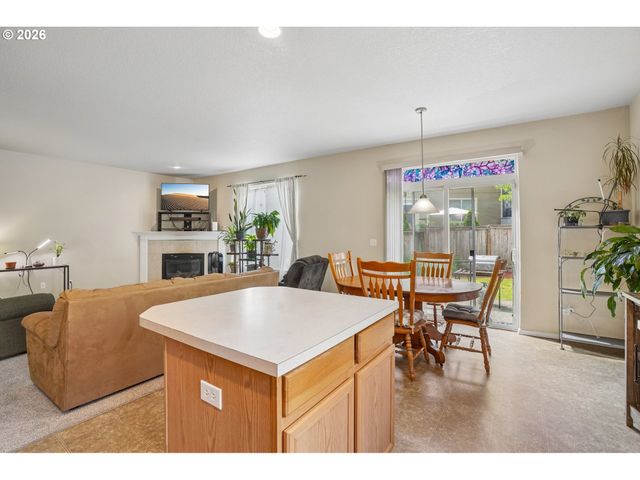 759 Se CAMELLIA Ct, Hillsboro, OR 97123