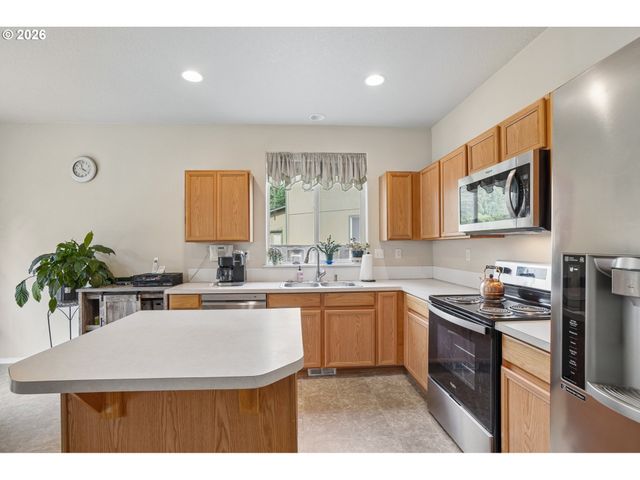 759 Se CAMELLIA Ct, Hillsboro, OR 97123