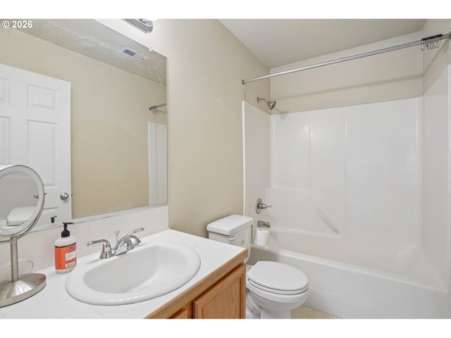 759 Se CAMELLIA Ct, Hillsboro, OR 97123
