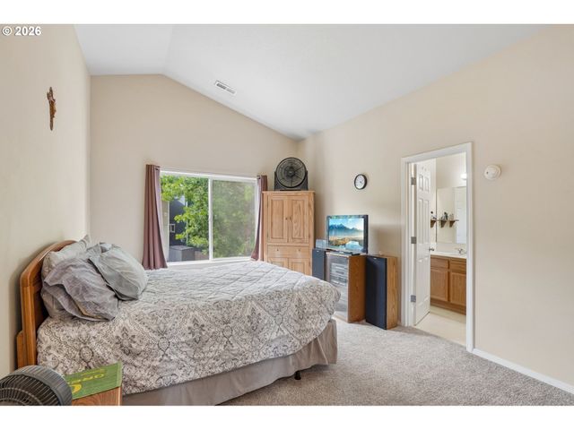 759 Se CAMELLIA Ct, Hillsboro, OR 97123