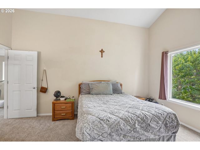 759 Se CAMELLIA Ct, Hillsboro, OR 97123