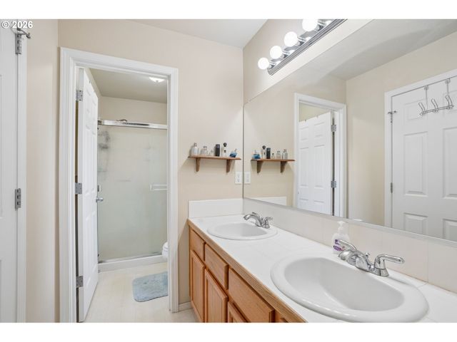 759 Se CAMELLIA Ct, Hillsboro, OR 97123