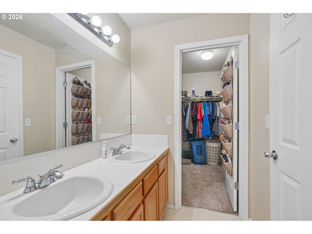 759 Se CAMELLIA Ct, Hillsboro, OR 97123