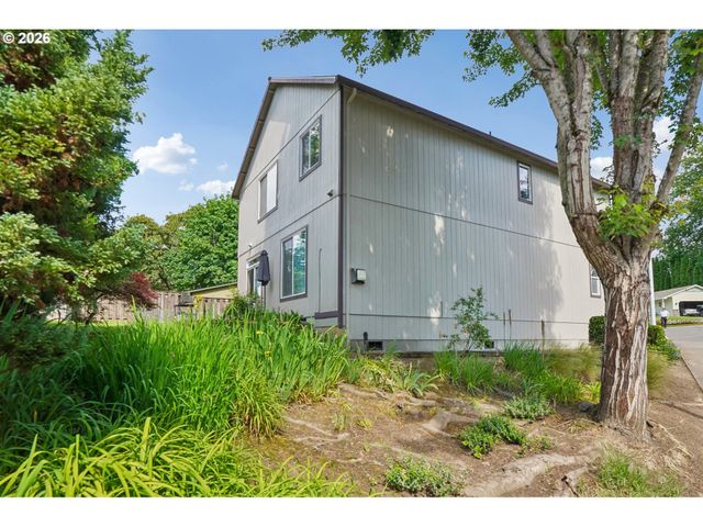 759 Se CAMELLIA Ct, Hillsboro, OR 97123