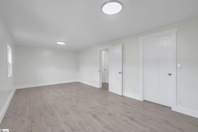1 W Golden Strip Drive, Mauldin, SC 29662