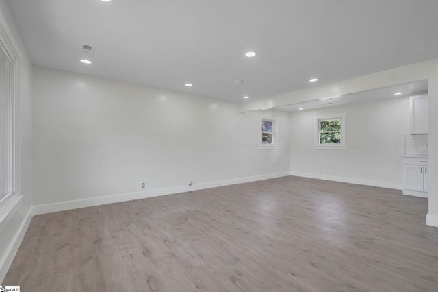 1 W Golden Strip Drive, Mauldin, SC 29662