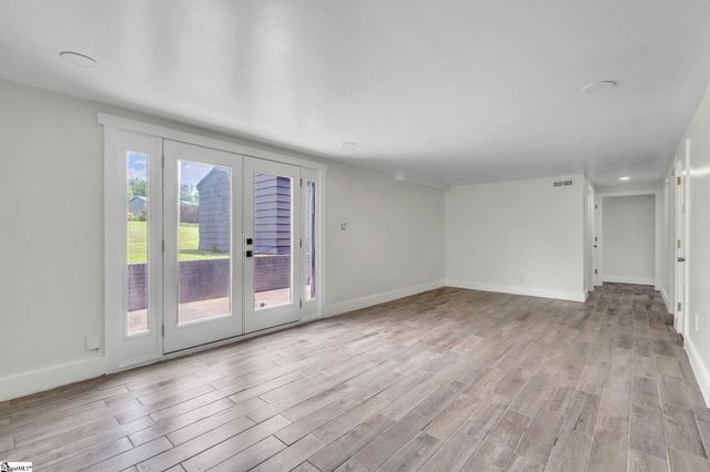 1 W Golden Strip Drive, Mauldin, SC 29662