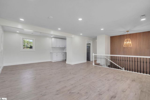 1 W Golden Strip Drive, Mauldin, SC 29662