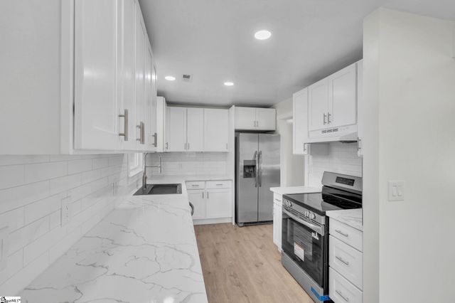 1 W Golden Strip Drive, Mauldin, SC 29662