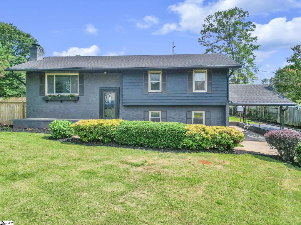 1 W Golden Strip Drive, Mauldin, SC 29662