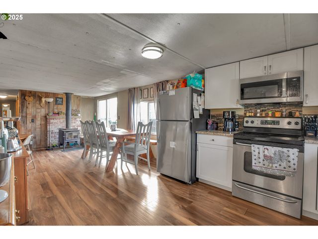 73859 CEDAR GROVE Dr, Clatskanie, OR 97016