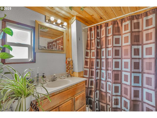 73859 CEDAR GROVE Dr, Clatskanie, OR 97016