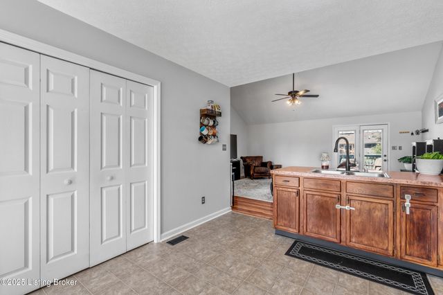 5705 Bartview Ct, Louisville, KY 40229