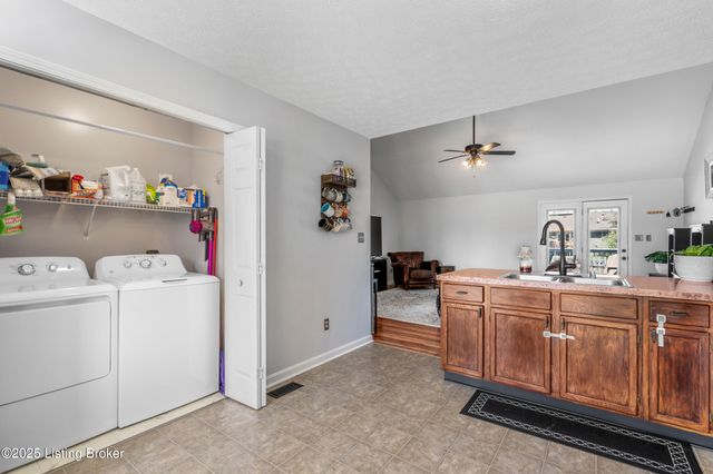5705 Bartview Ct, Louisville, KY 40229