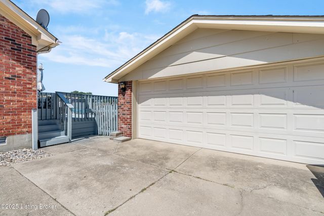 5705 Bartview Ct, Louisville, KY 40229