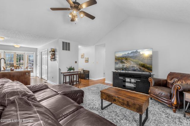5705 Bartview Ct, Louisville, KY 40229