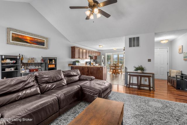 5705 Bartview Ct, Louisville, KY 40229