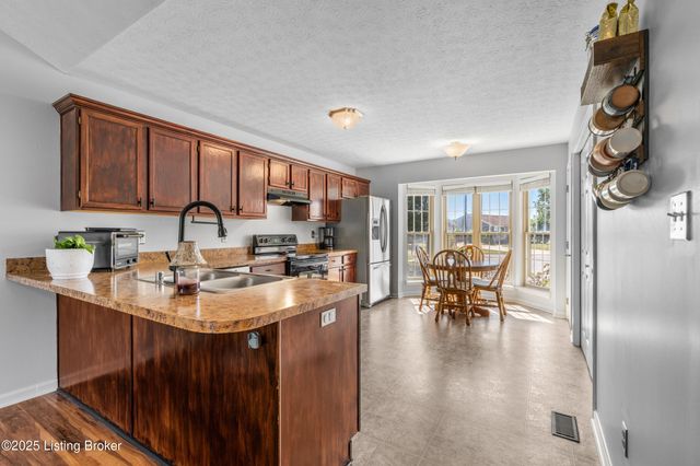 5705 Bartview Ct, Louisville, KY 40229
