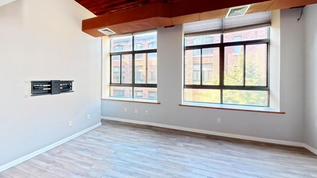 10 Linwood St 204, Malden, MA 02148