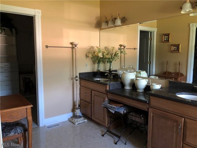 5168 Roxanne Lane, Brunswick, OH 44212
