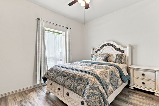 250 Englewood Dr, San Antonio, TX 78213