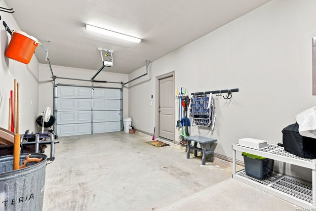 250 Englewood Dr, San Antonio, TX 78213
