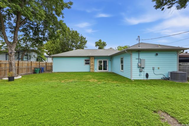 250 Englewood Dr, San Antonio, TX 78213
