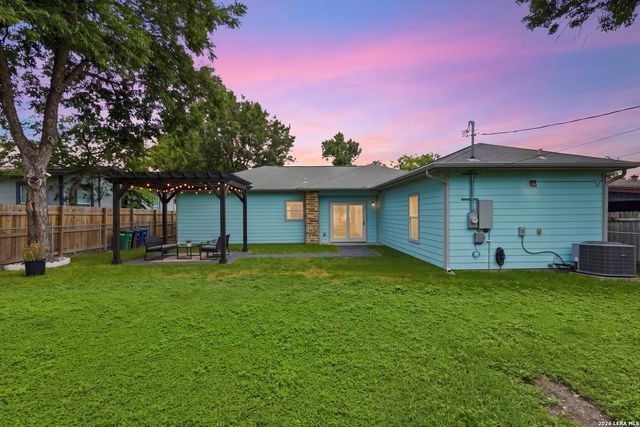 250 Englewood Dr, San Antonio, TX 78213