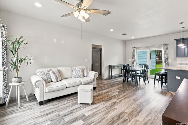 250 Englewood Dr, San Antonio, TX 78213