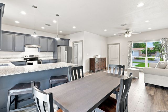 250 Englewood Dr, San Antonio, TX 78213