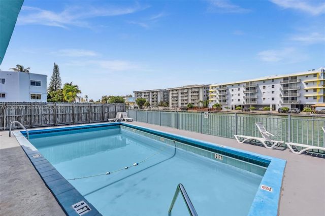 1165 Marseille Dr 4, Miami Beach, FL 33141