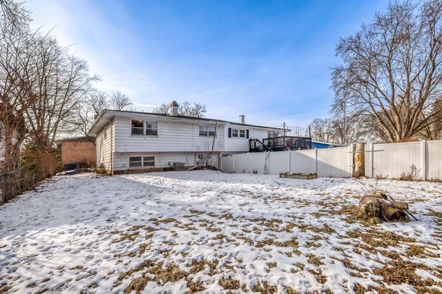 1630 Maple Lane, Elgin, IL 60123