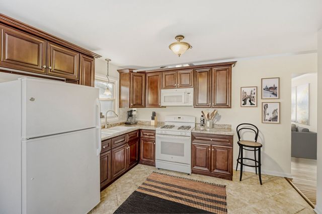 1630 Maple Lane, Elgin, IL 60123