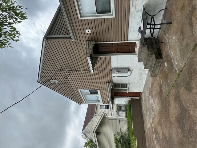 10235 Saint Anthony Lane, St Ann, MO 63074