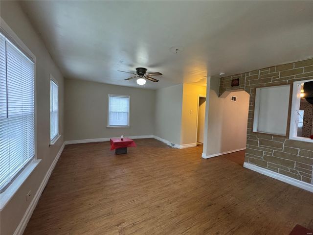 10235 Saint Anthony Lane, St Ann, MO 63074