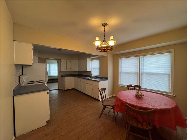10235 Saint Anthony Lane, St Ann, MO 63074
