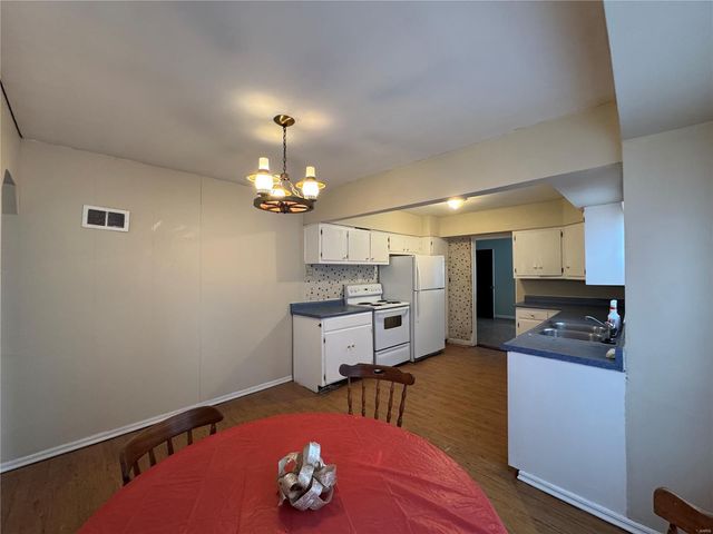 10235 Saint Anthony Lane, St Ann, MO 63074