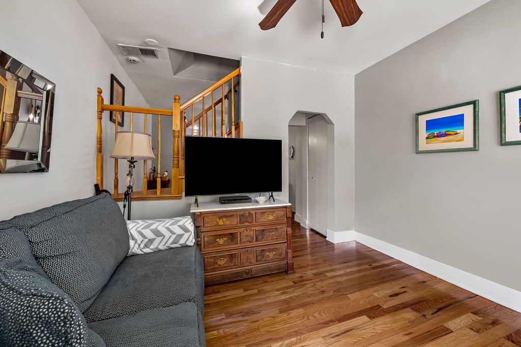 Image 6 of property listing at 3134 ELLIOTT ST, Baltimore, MD 21224