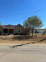 3194 County Road 357, La Vernia, TX 78121