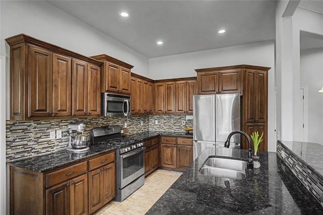 11912 W Wickford Place, Yukon, OK 73099