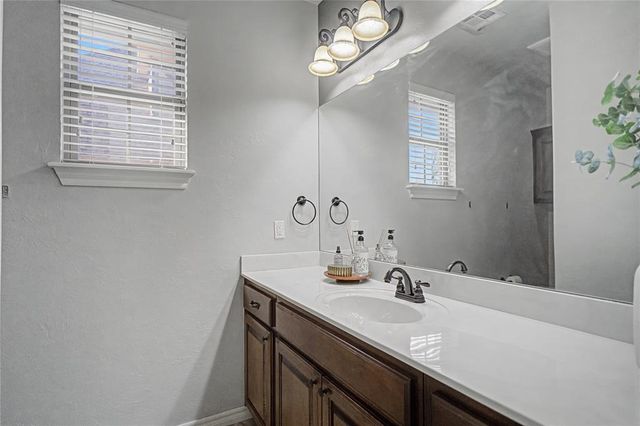 11912 W Wickford Place, Yukon, OK 73099