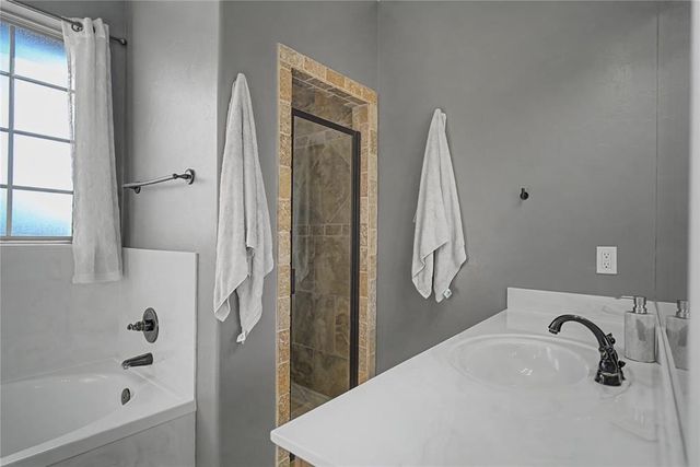 11912 W Wickford Place, Yukon, OK 73099