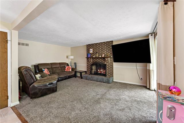 2105 Pendleton Dr, Monroeville, PA 15146