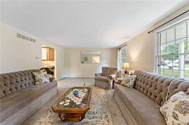 2105 Pendleton Dr, Monroeville, PA 15146
