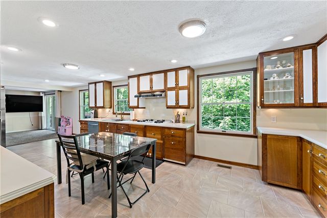2105 Pendleton Dr, Monroeville, PA 15146