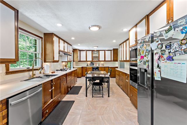 2105 Pendleton Dr, Monroeville, PA 15146