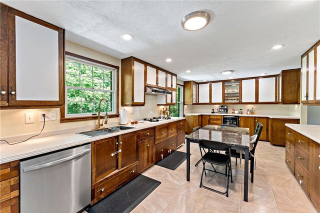 2105 Pendleton Dr, Monroeville, PA 15146